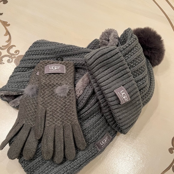 UGG Winter Grey sweater weather pom pom hat & infinity scarf set - Picture 8 of 8